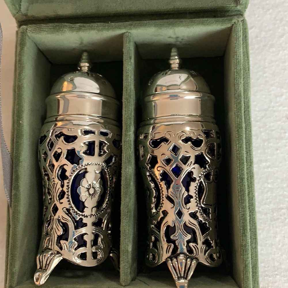 Sold Sold Sold Neiman Marcus Never Used Salt and Pepper Shakers - Picture 2 of 8